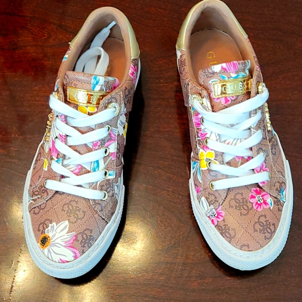 Guess Womens Loven Casual Sneakers